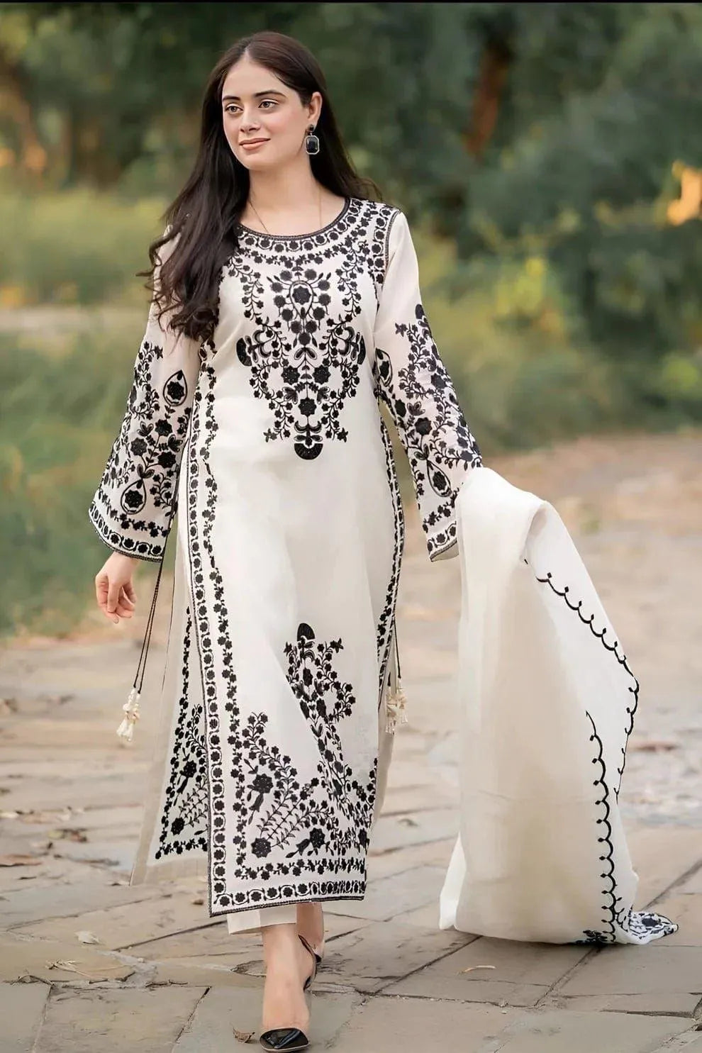 3 Pcs Women's Unstitched Embroidered Suit