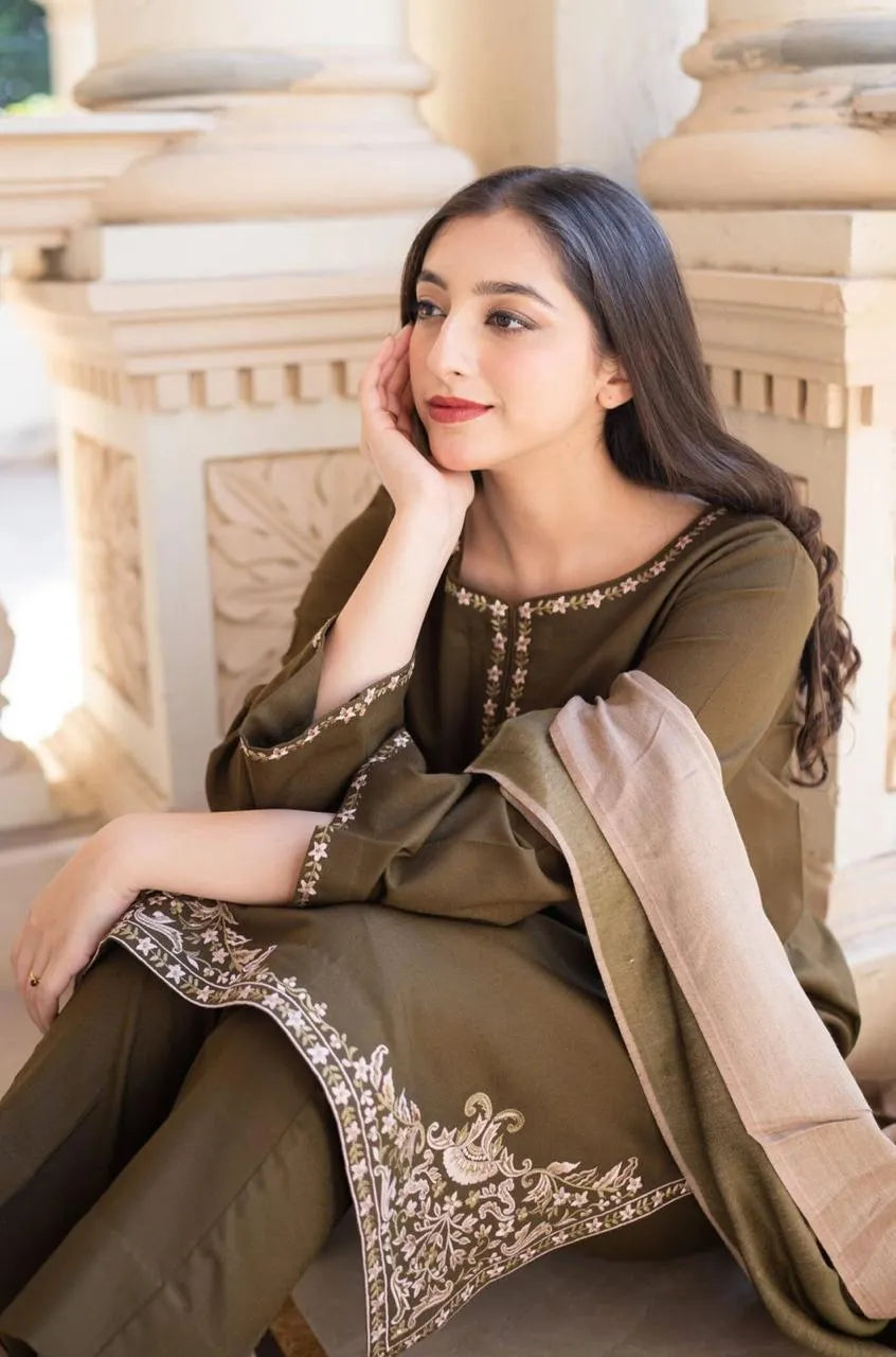 3 Pcs Women's Unstitched Embroidered Suit